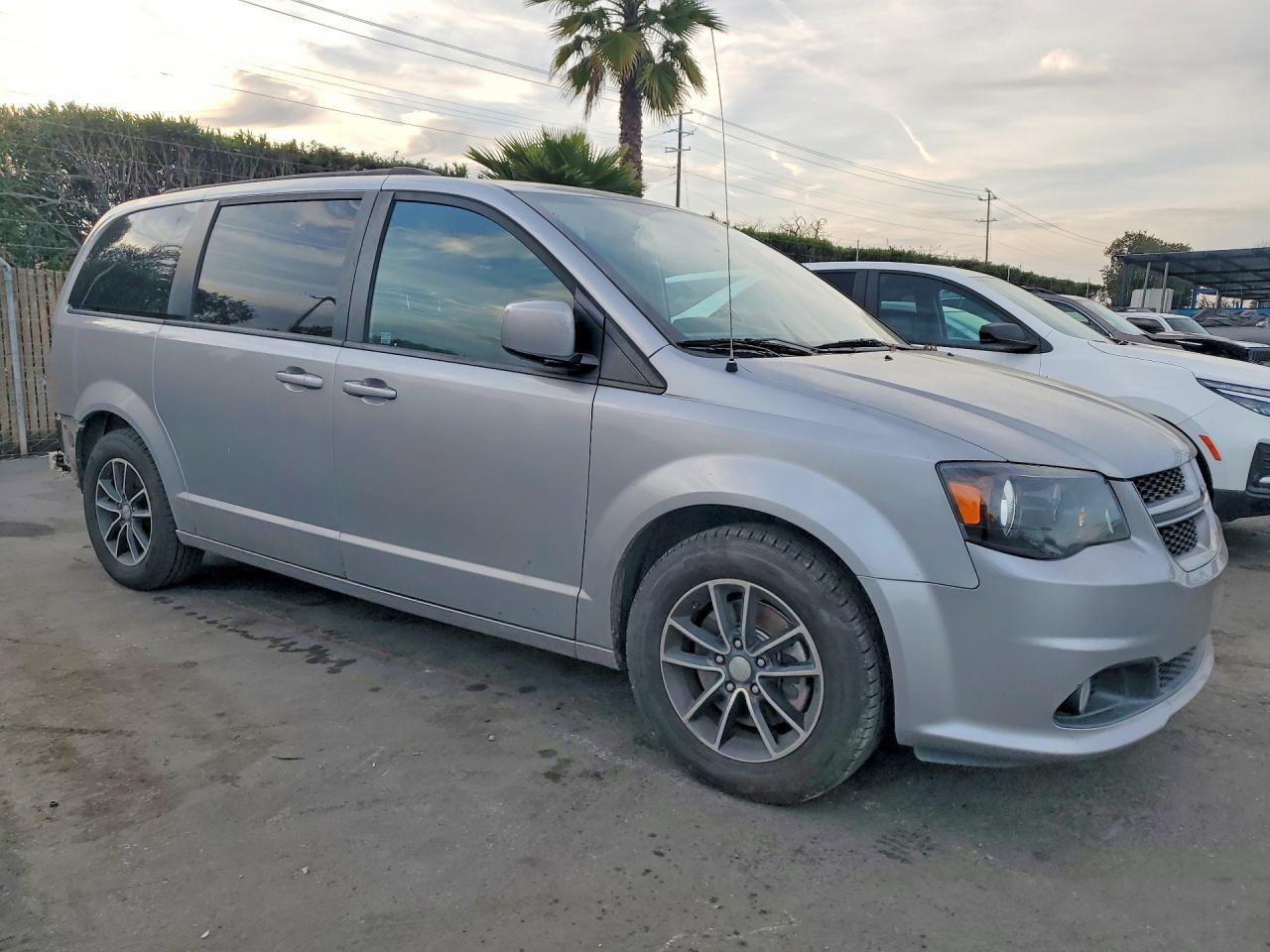 2019 Dodge Grand Caravan Gt - Image 4
