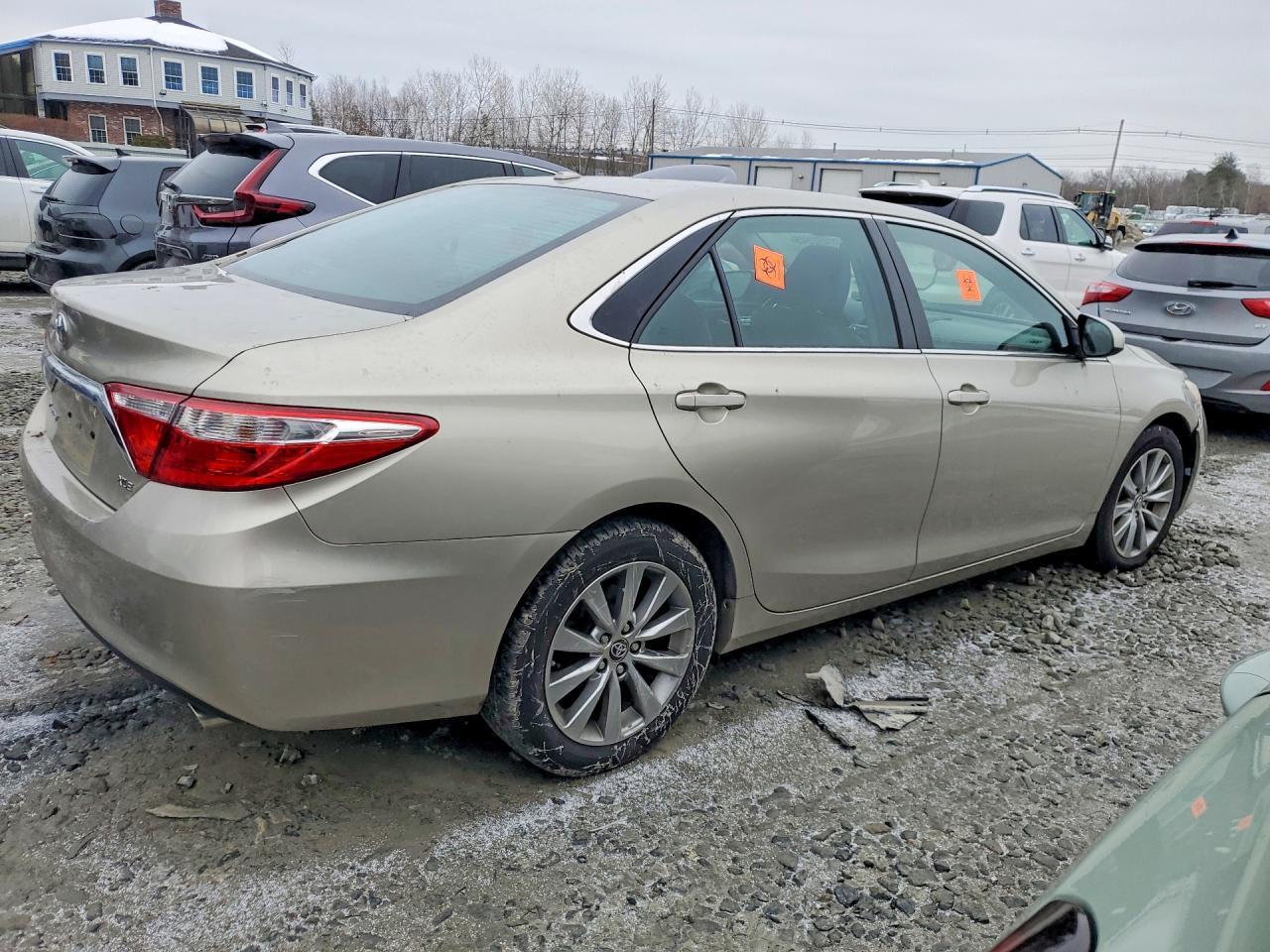 2015 Toyota Camry - Фото 3