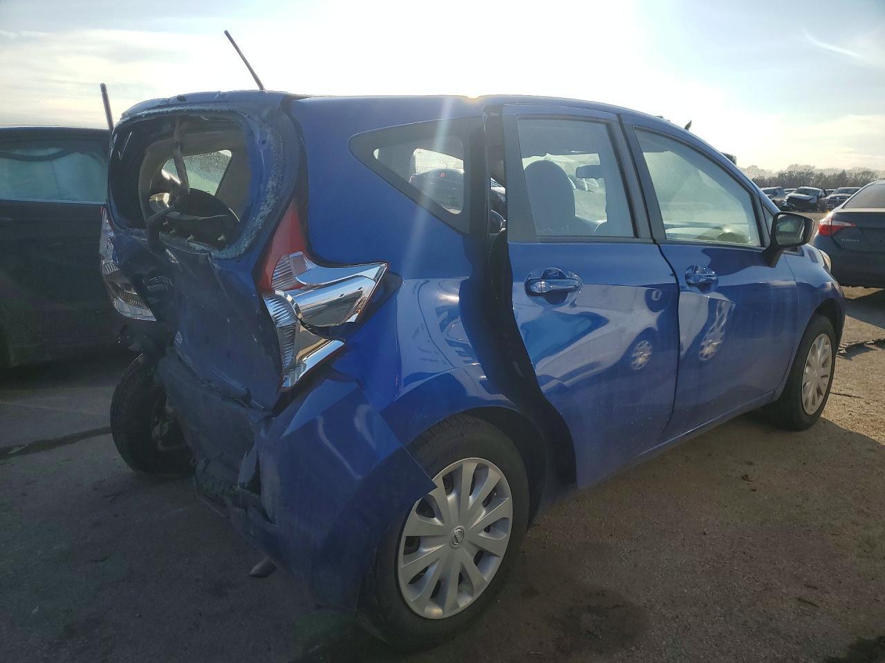 2015 Nissan Versa Note S - Фото 3