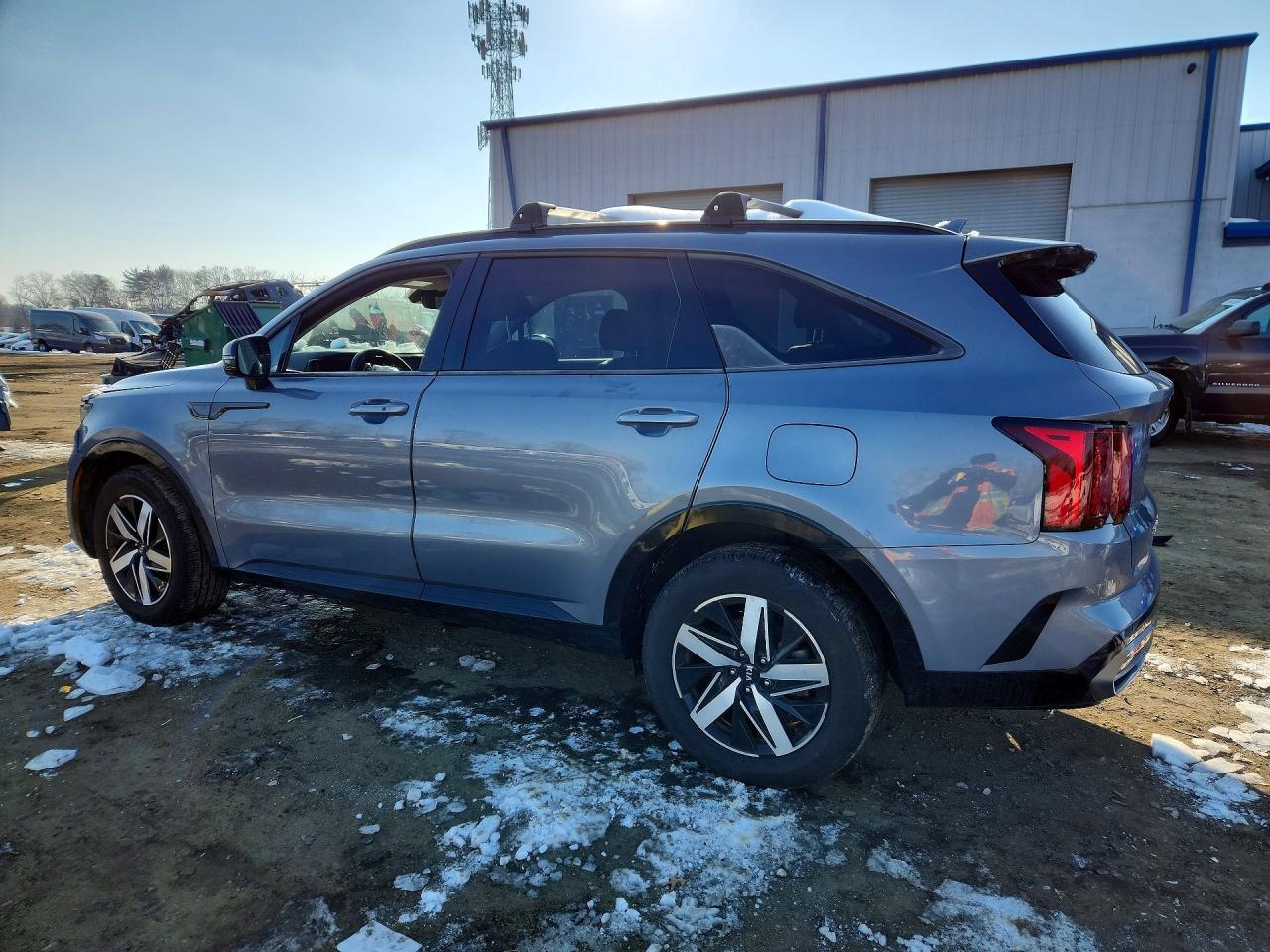2021 Kia Sorento S - Фото 2