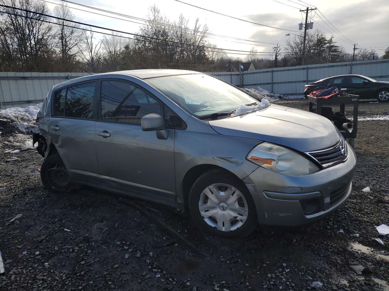2011 Nissan Versa S - Фото 4