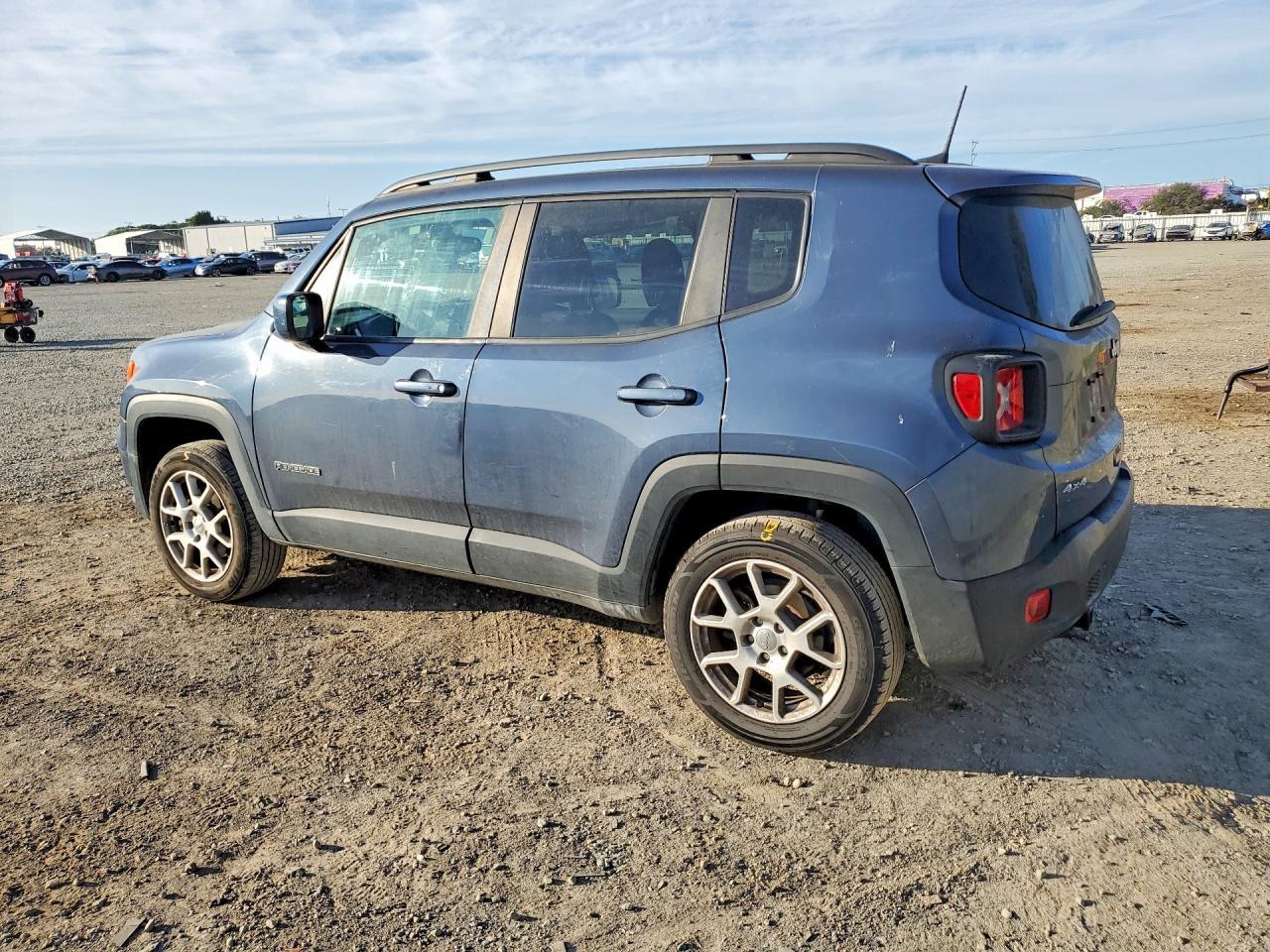 2019 Jeep Renegade Latitude - Image 2