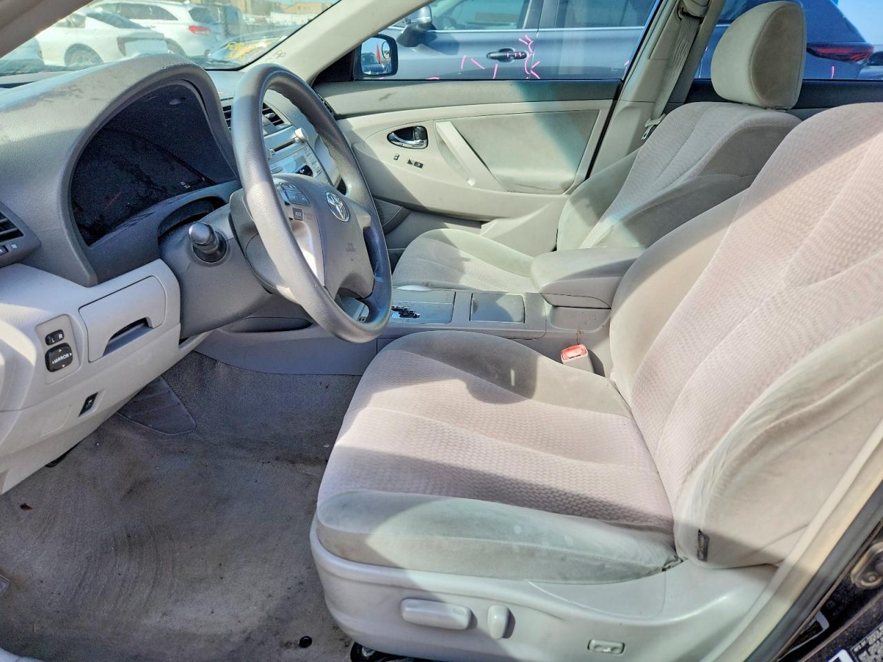 2010 Toyota Camry Le - Фото 7