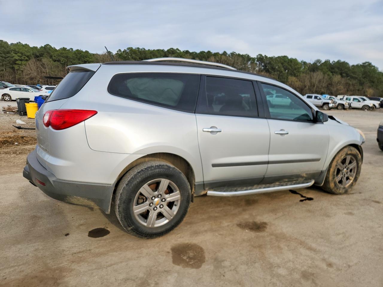 2011 Chevrolet Traverse Ls - Фото 3