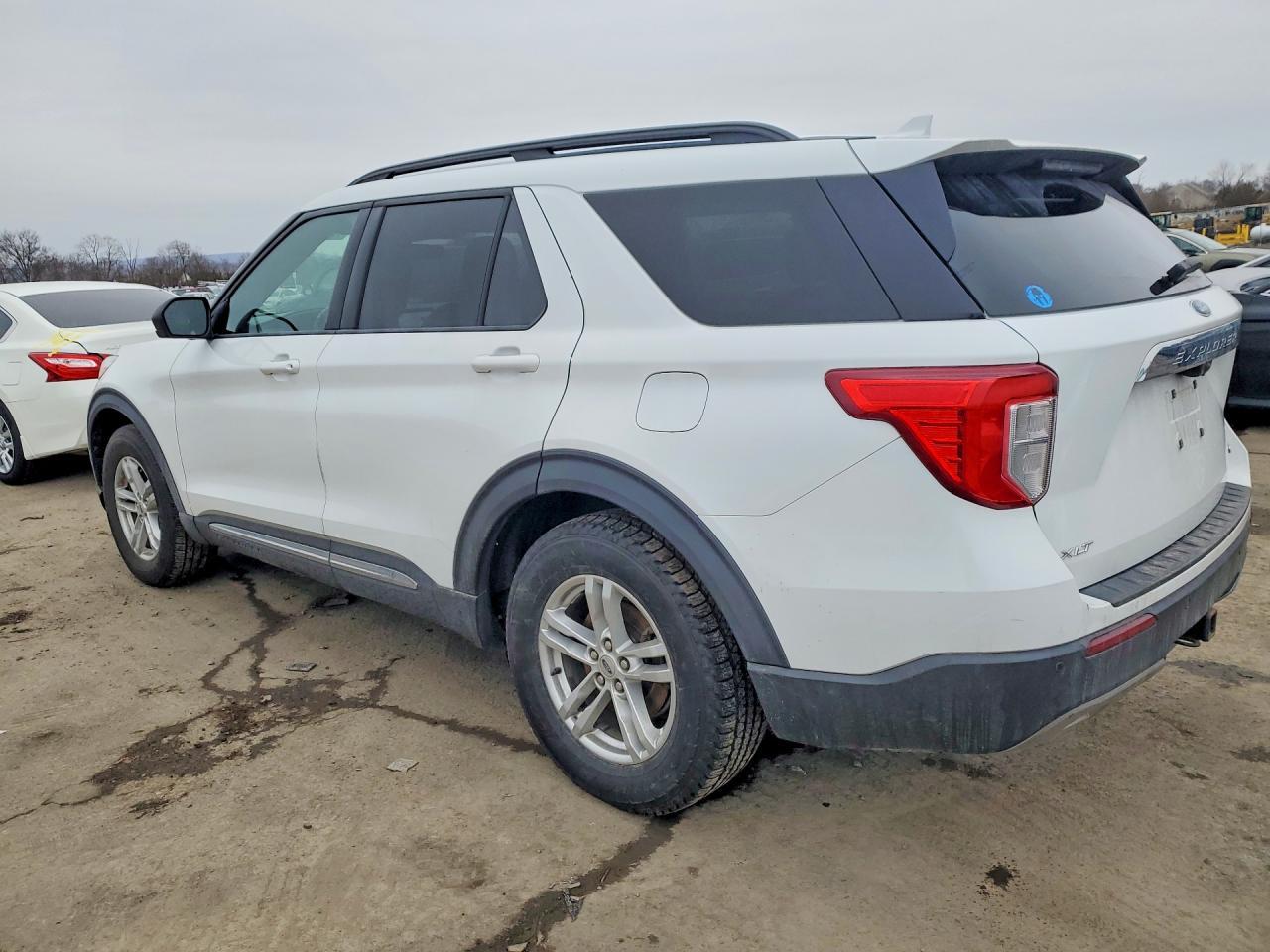 2020 Ford Explorer Xlt - Фото 2