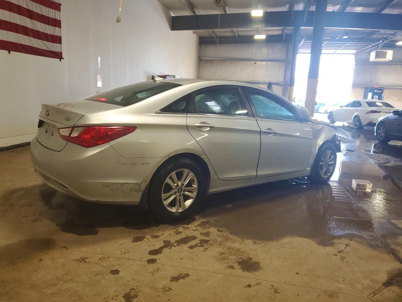 2012 Hyundai Sonata Gls - Image 3