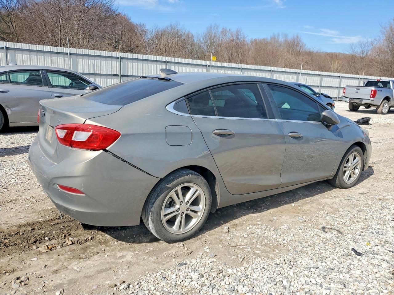 2017 Chevrolet Cruze Lt - Фото 3
