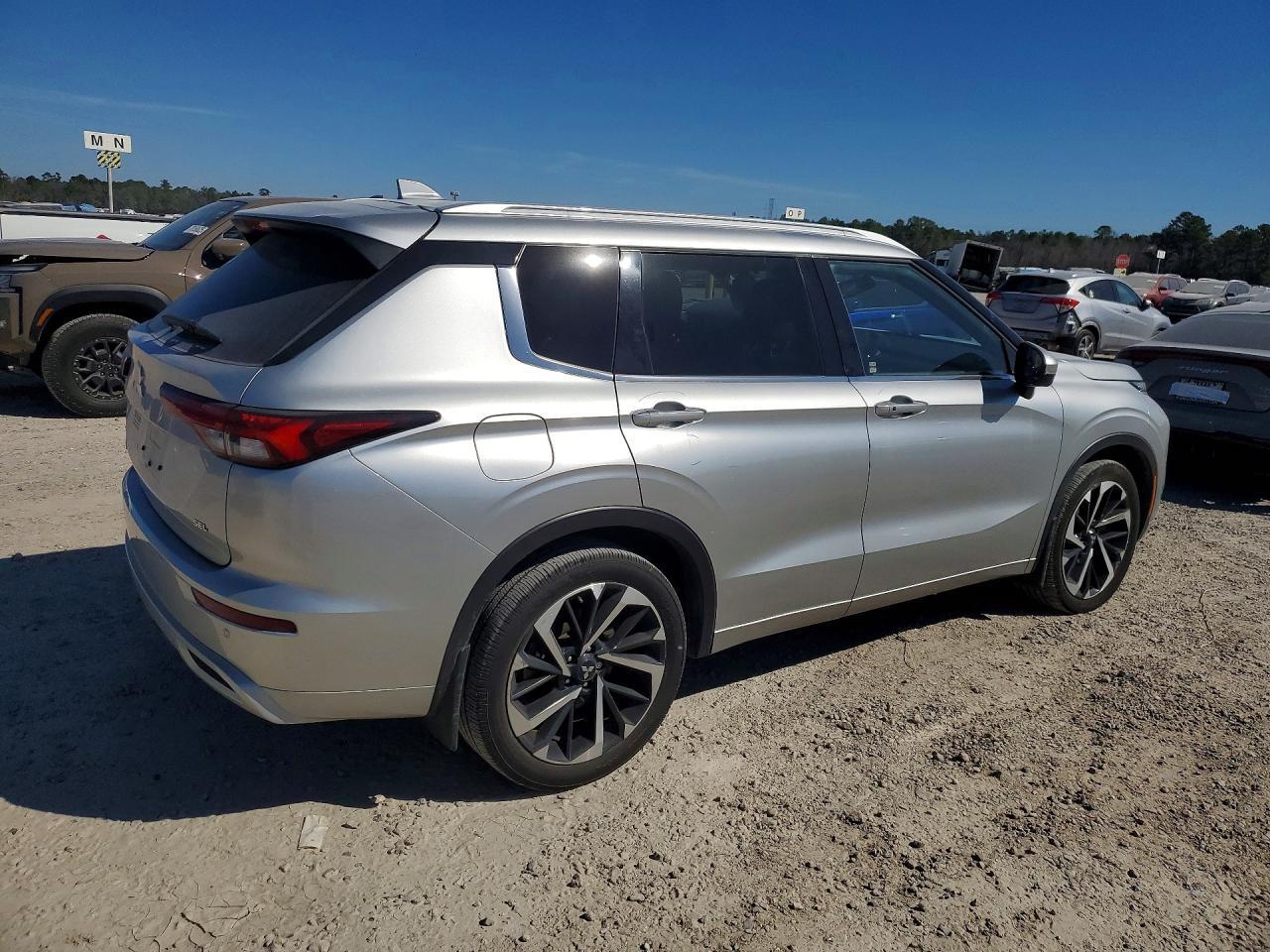 2022 Mitsubishi Outlander Sel - Image 3