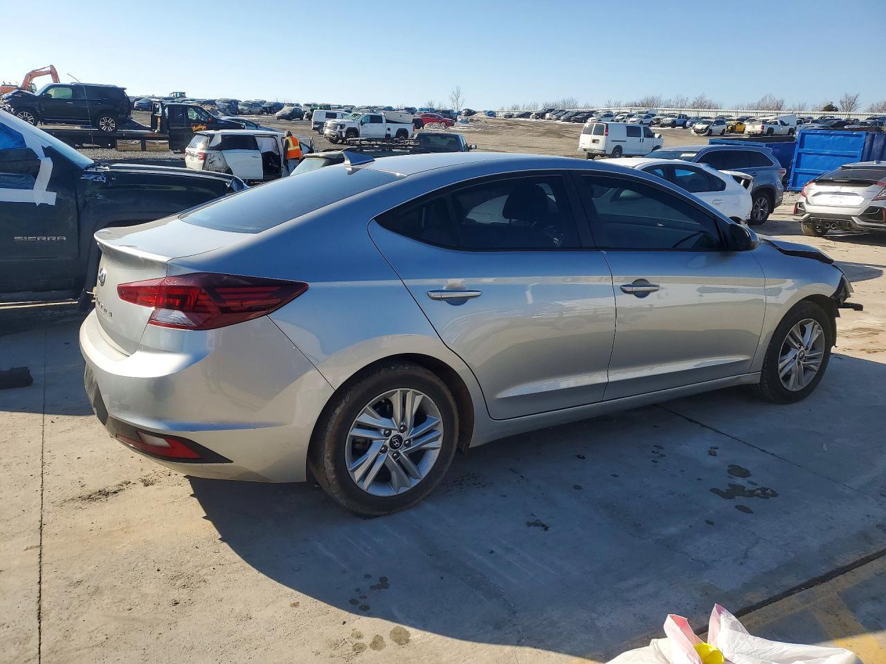 2020 Hyundai Elantra Sel - Фото 3