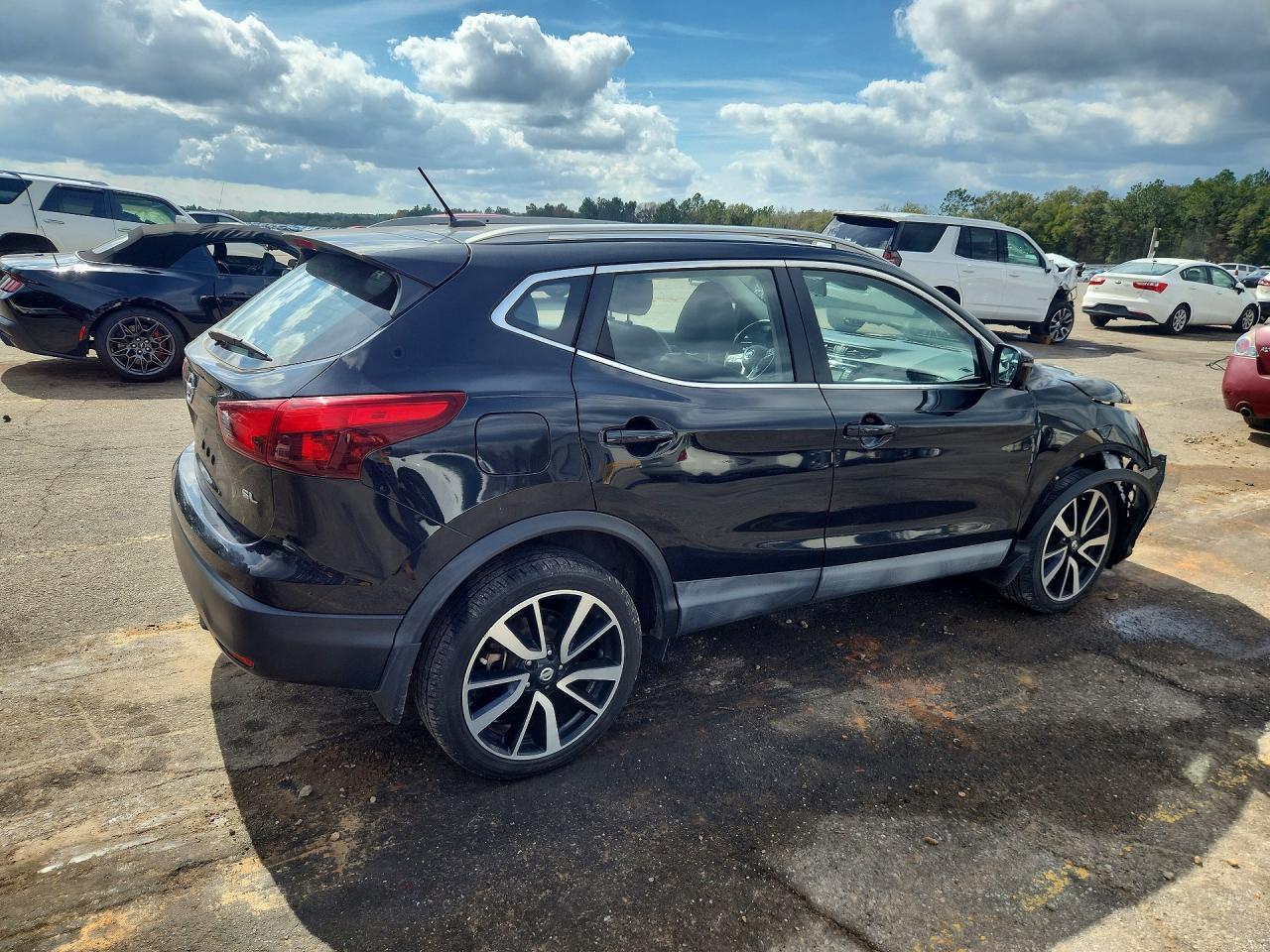 2017 Nissan Rogue Sport S - Image 3