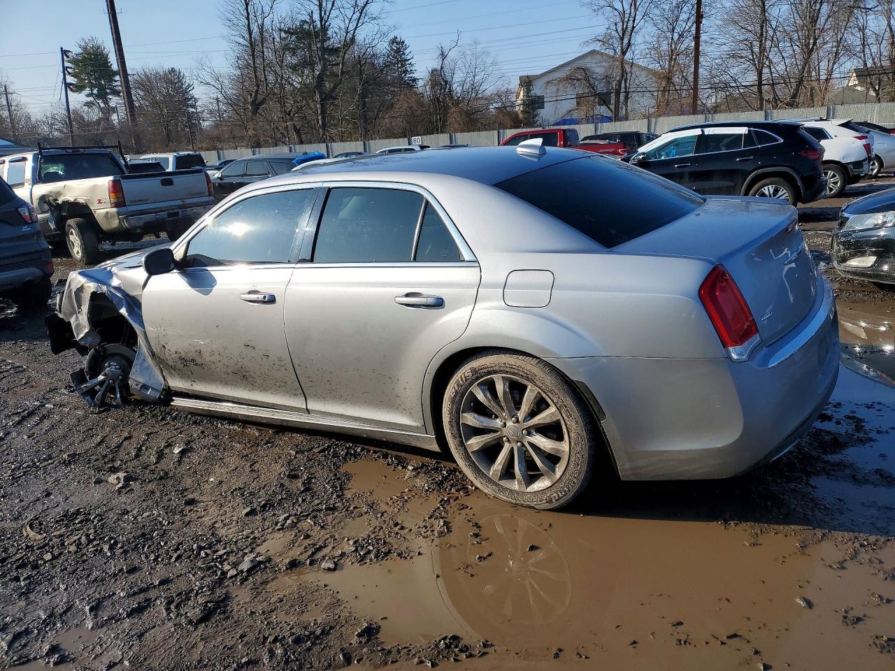 2015 Chrysler 300 Limited - Фото 2