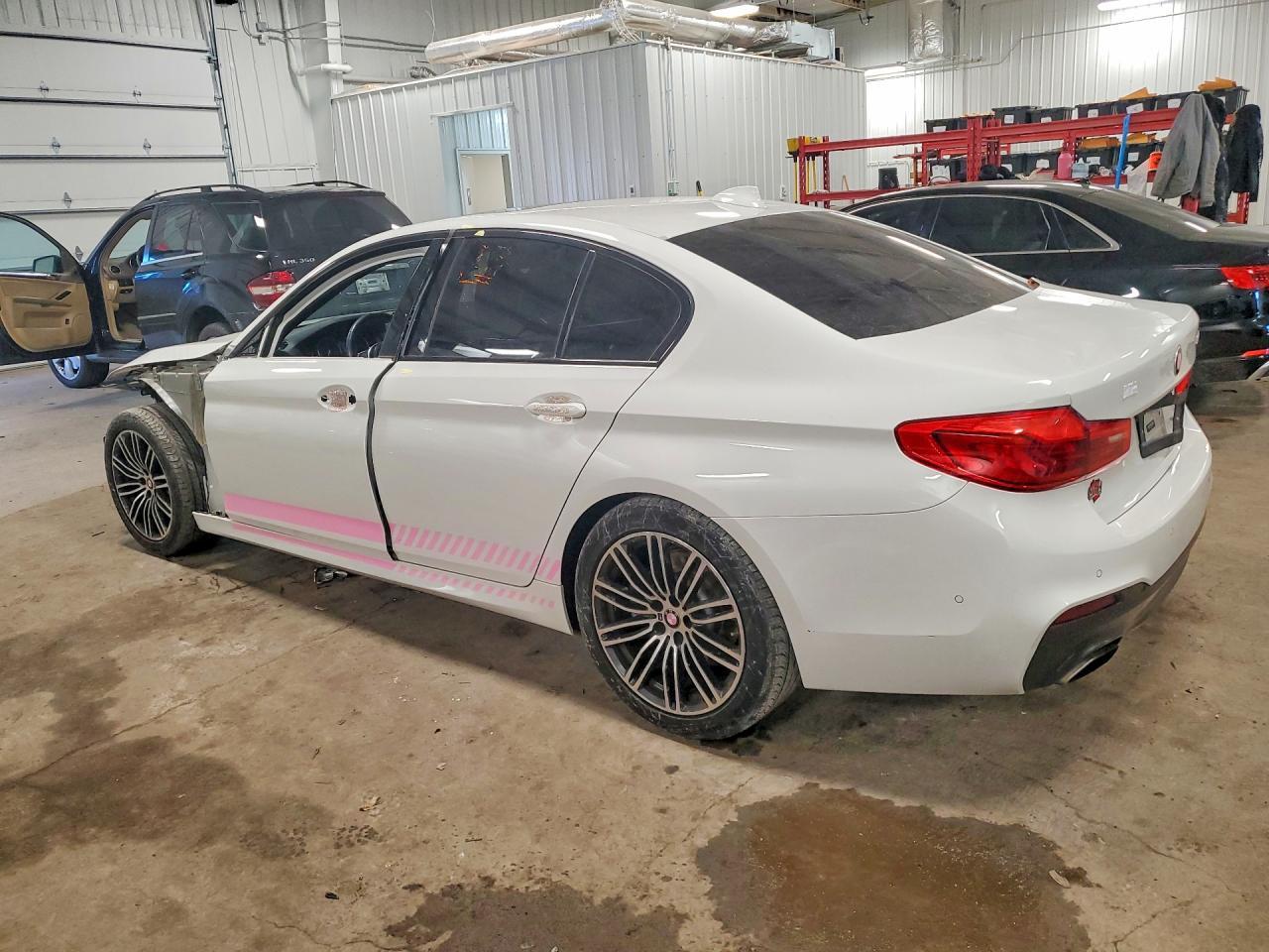 2019 BMW 530 I - Фото 2
