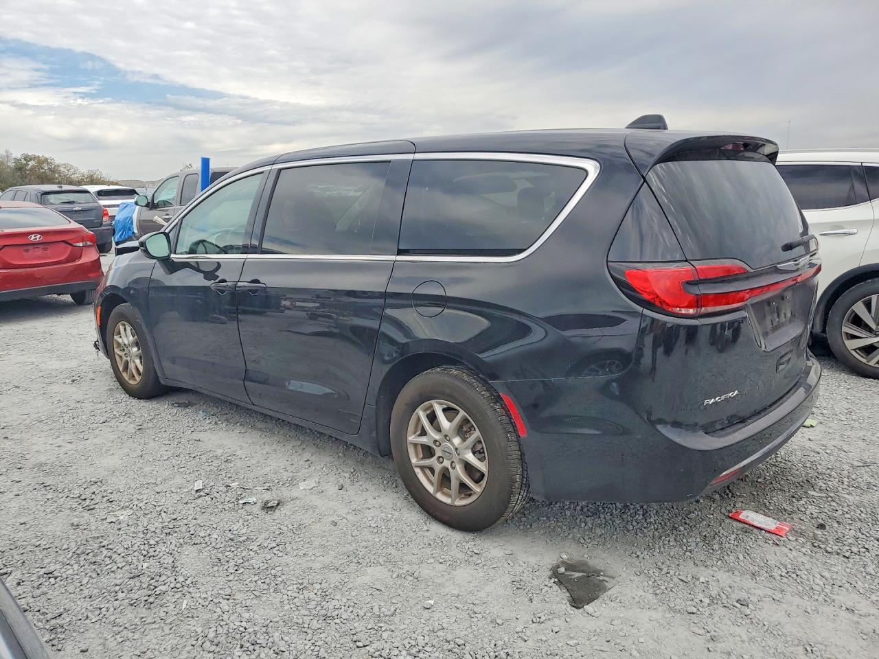 2024 Chrysler Pacifica Touring L - Фото 2