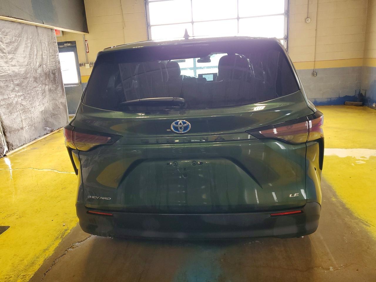 2025 Toyota Sienna Le 8-Passenger * Prior Fleet * - Фото 6