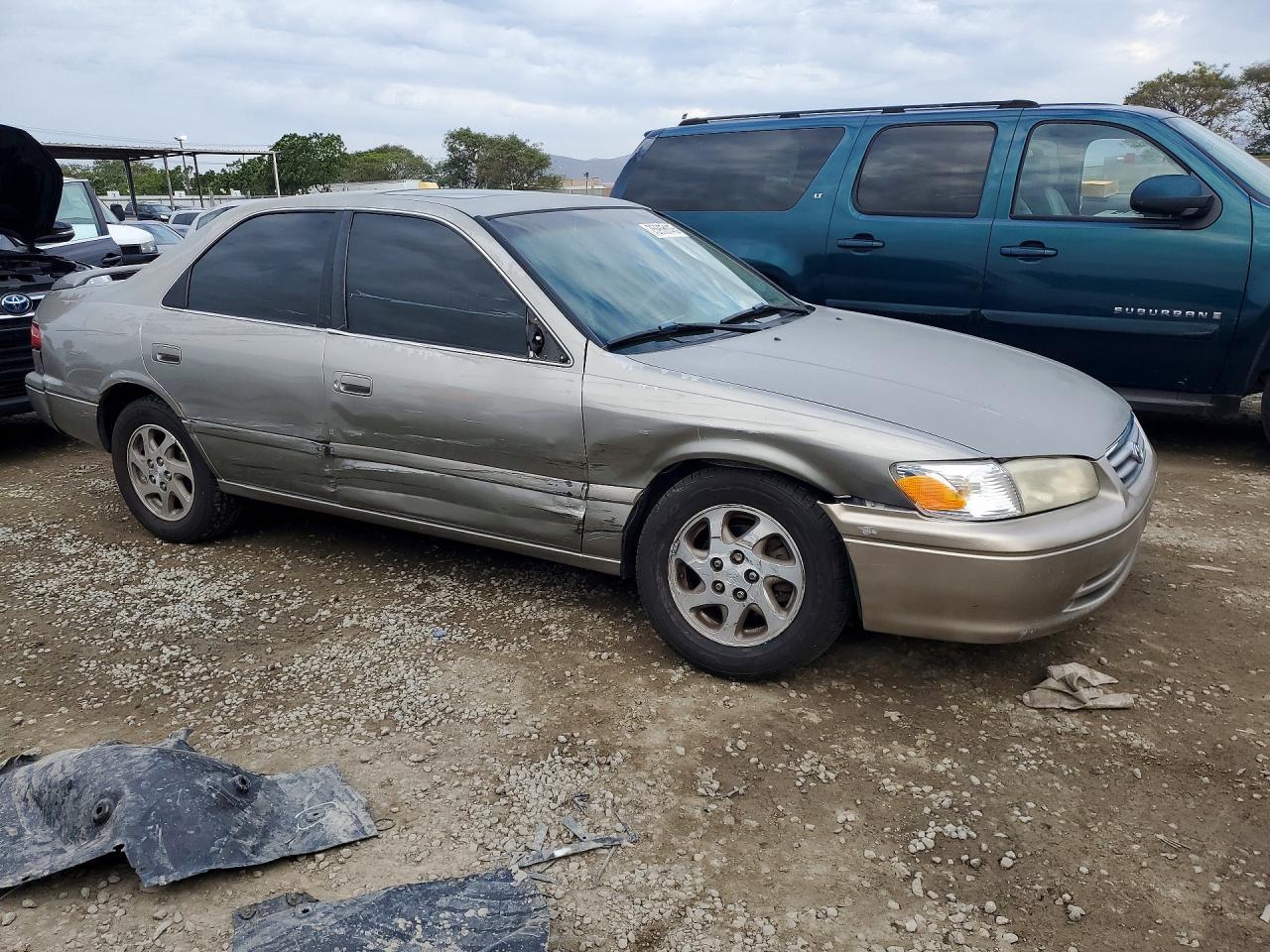 2000 Toyota Camry Le - Фото 4