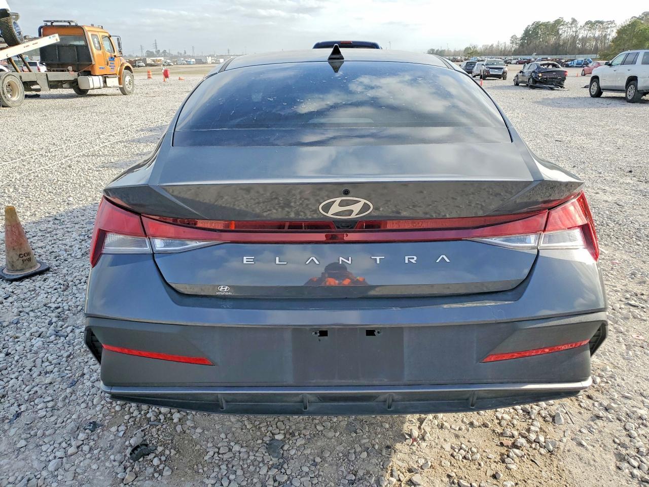 2024 Hyundai Elantra Sel - Image 6
