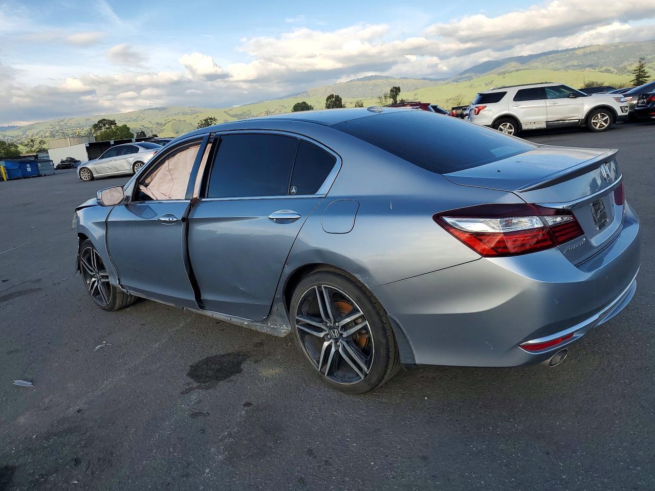 2016 Honda Accord Touring - Фото 2