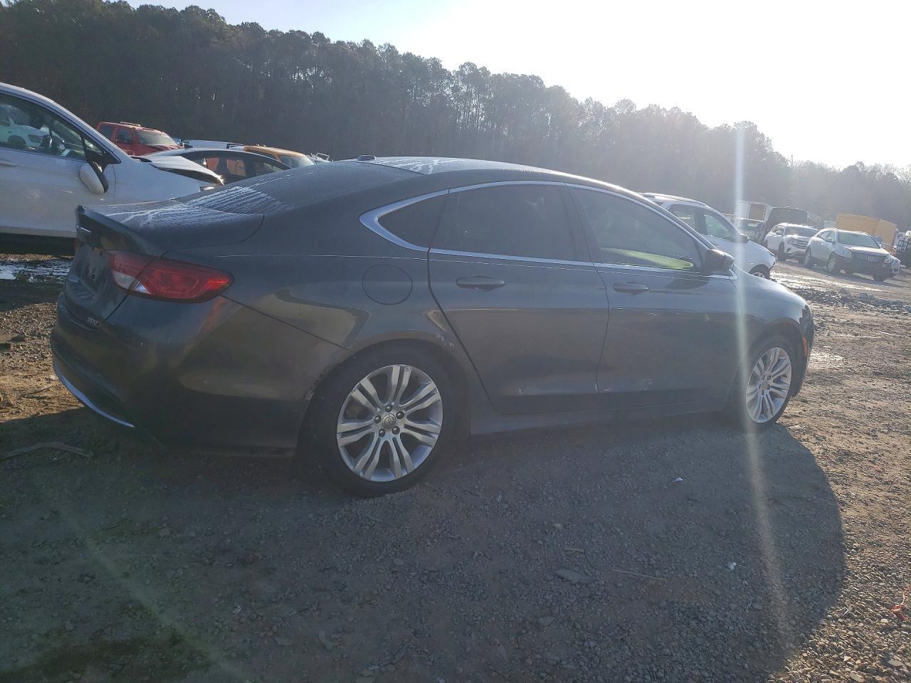 2016 Chrysler 200 Limited - Фото 3