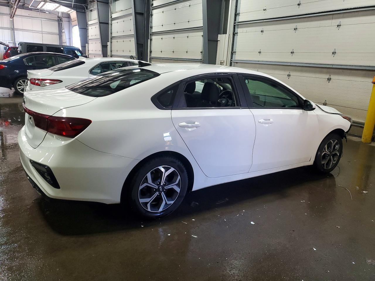 2021 Kia Forte Lxs - Image 3
