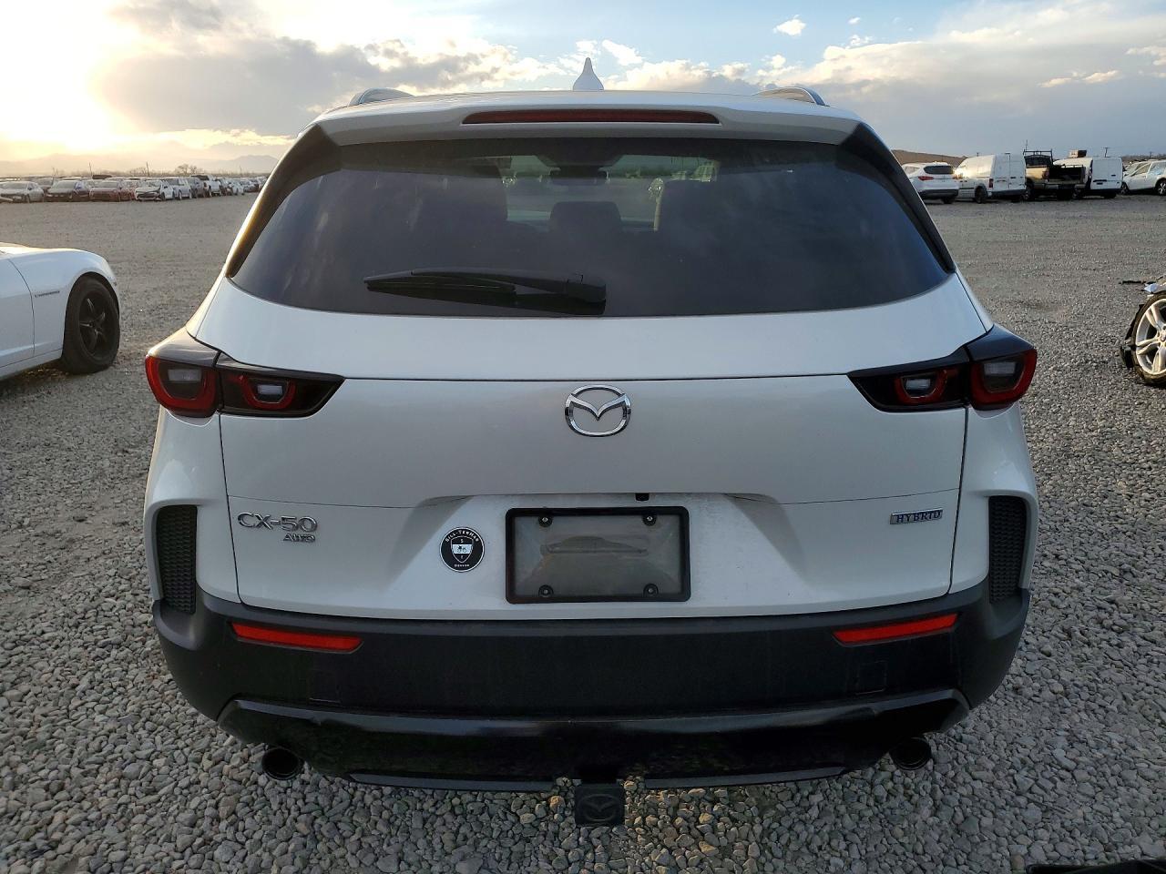 2025 Mazda Cx-50 Premium - Image 6