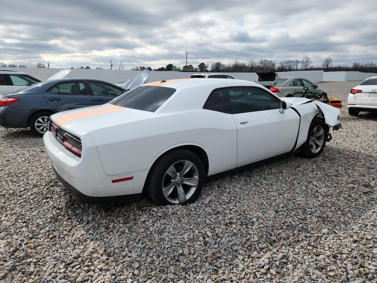 2016 Dodge Challenger Sxt - Image 3