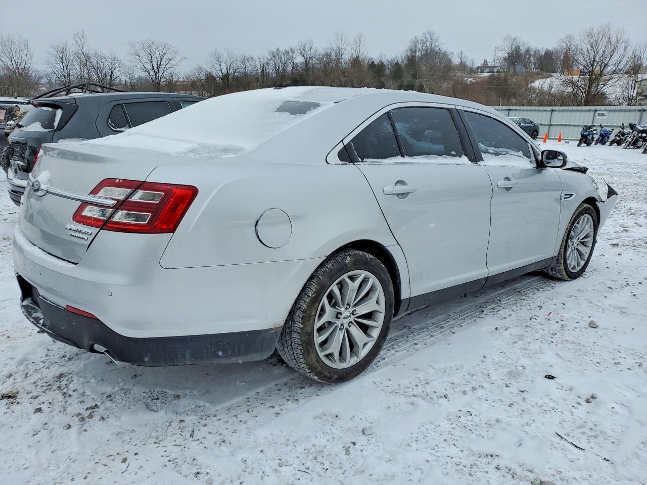 2015 Ford Taurus Limited - Image 3