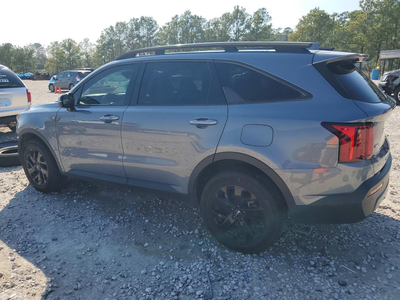 2022 Kia Sorento S - Фото 2