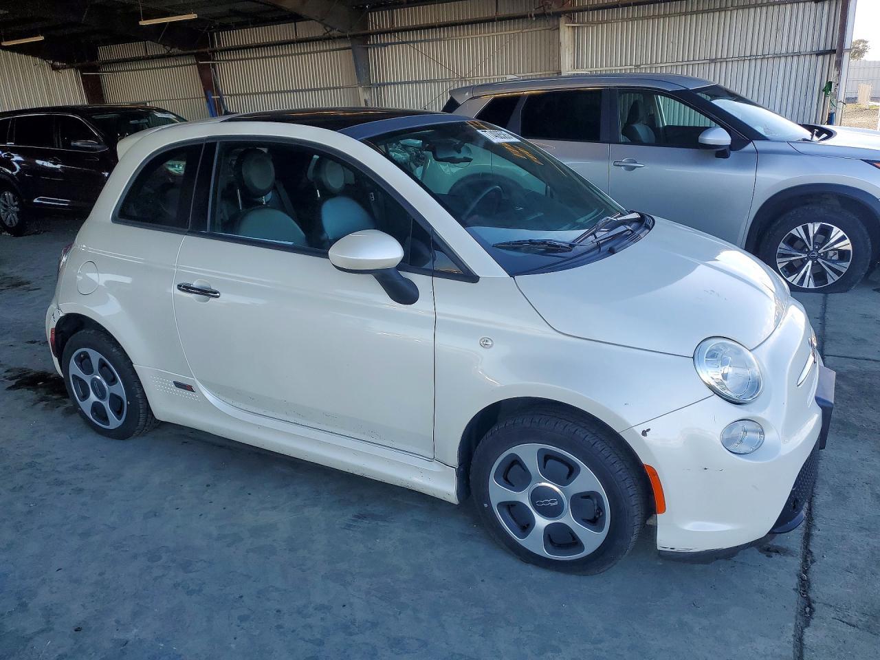 2015 Fiat 500 Electric - Image 4
