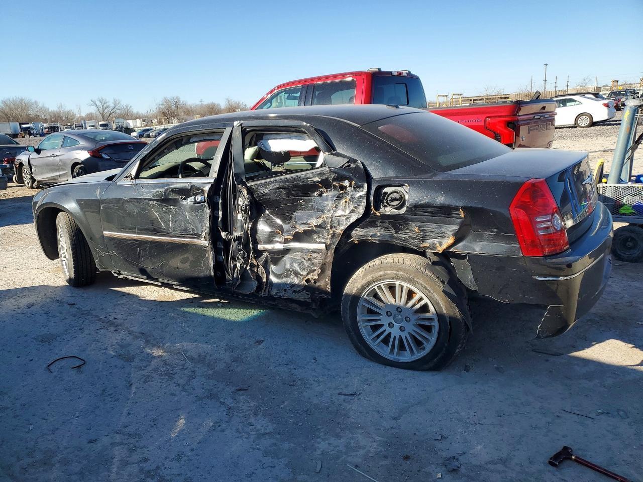 2010 Chrysler 300 Touring - Фото 2