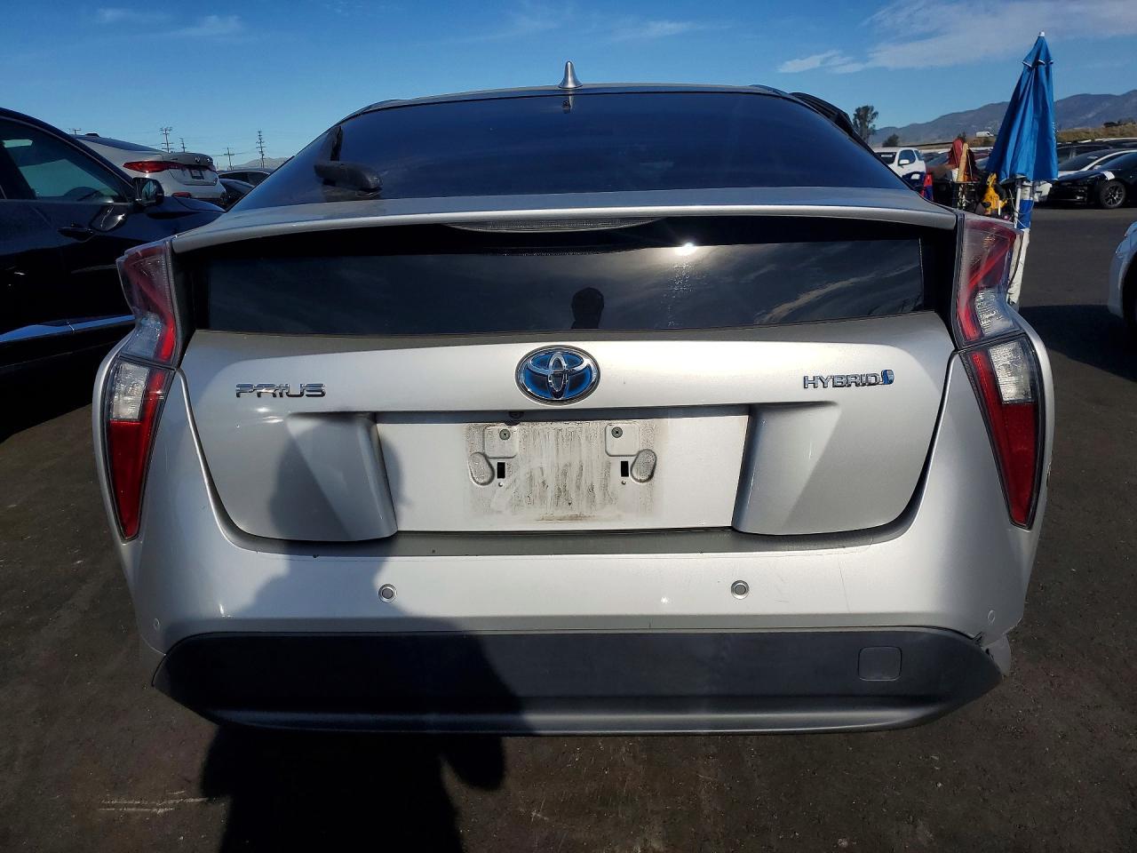 2018 Toyota Prius Three - Image 6