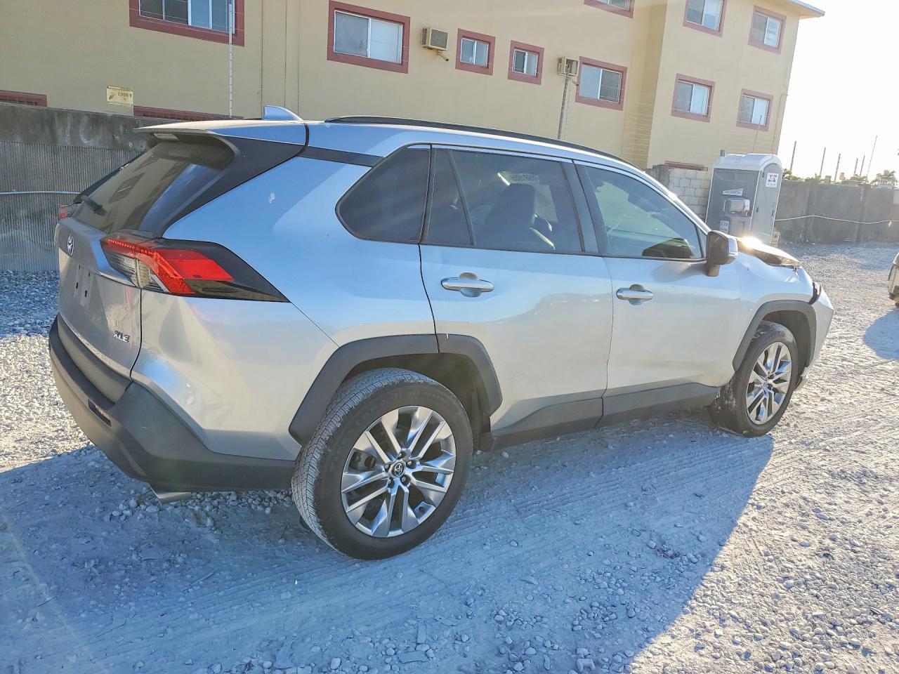 2020 Toyota Rav4 Xle Premium - Фото 3