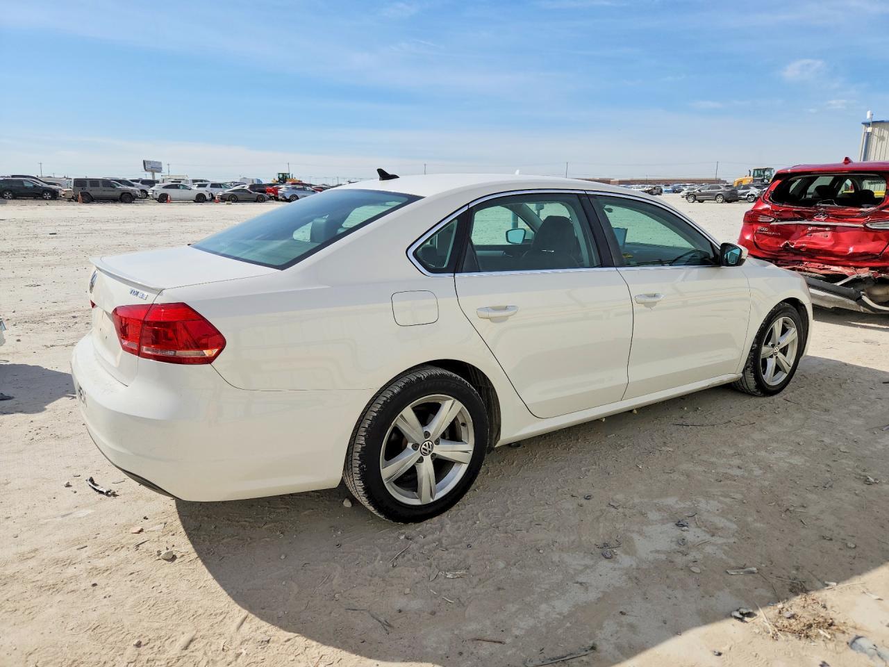2013 Volkswagen Passat Se - Image 3