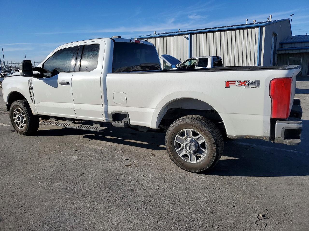 2025 Ford F350 Super Duty - Фото 2