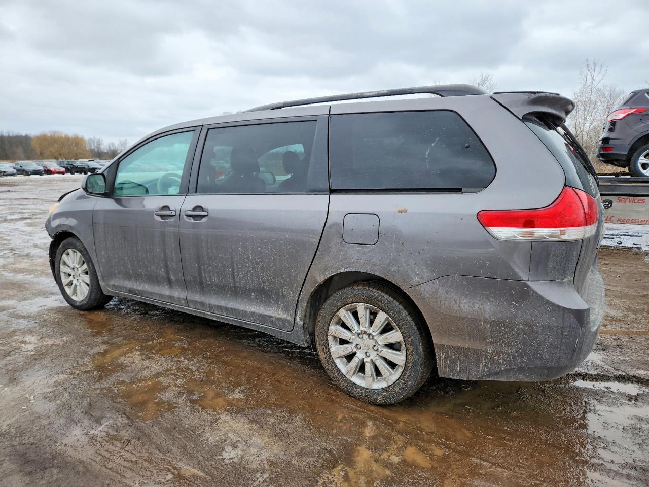 2011 Toyota Sienna Le - Фото 2