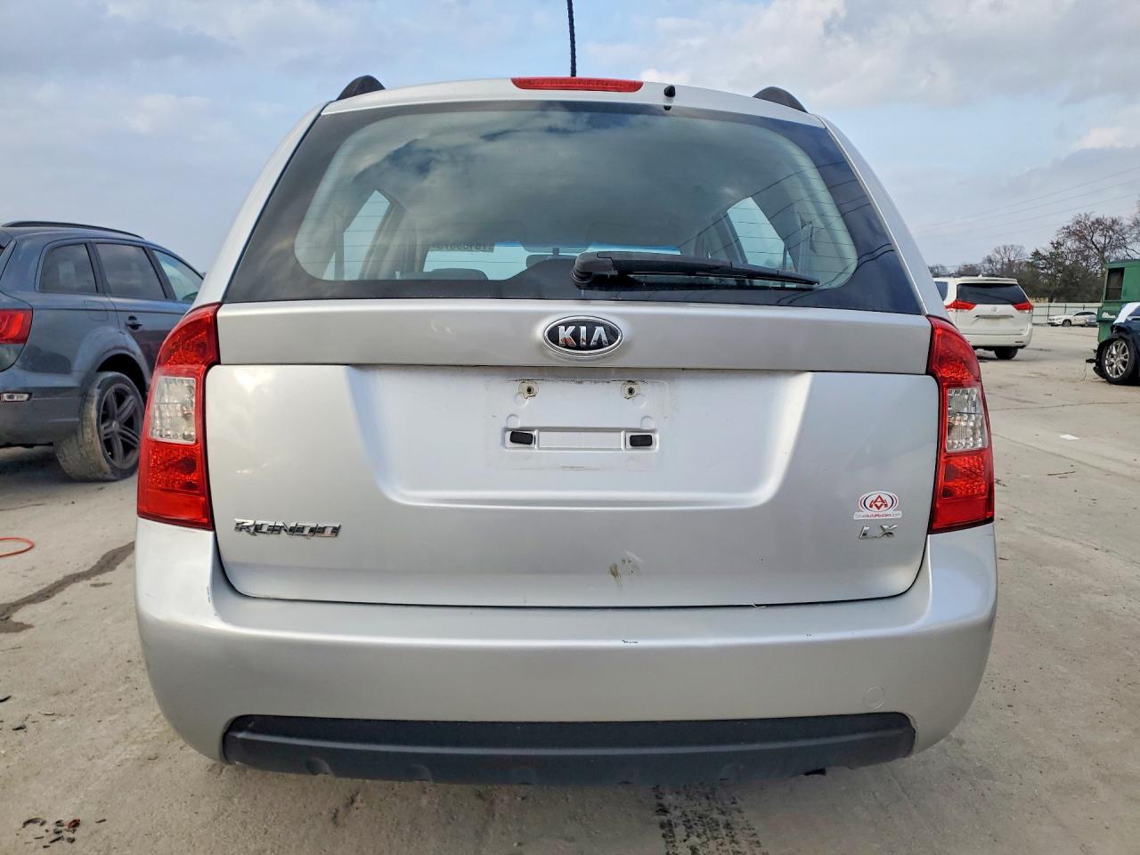 2010 Kia Rondo Base - Фото 6