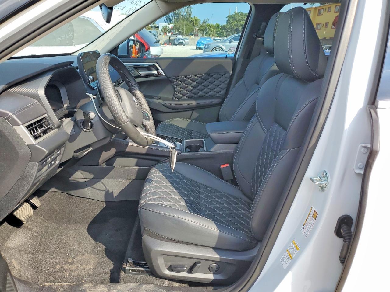 2025 Mitsubishi Outlander Sel - Image 7