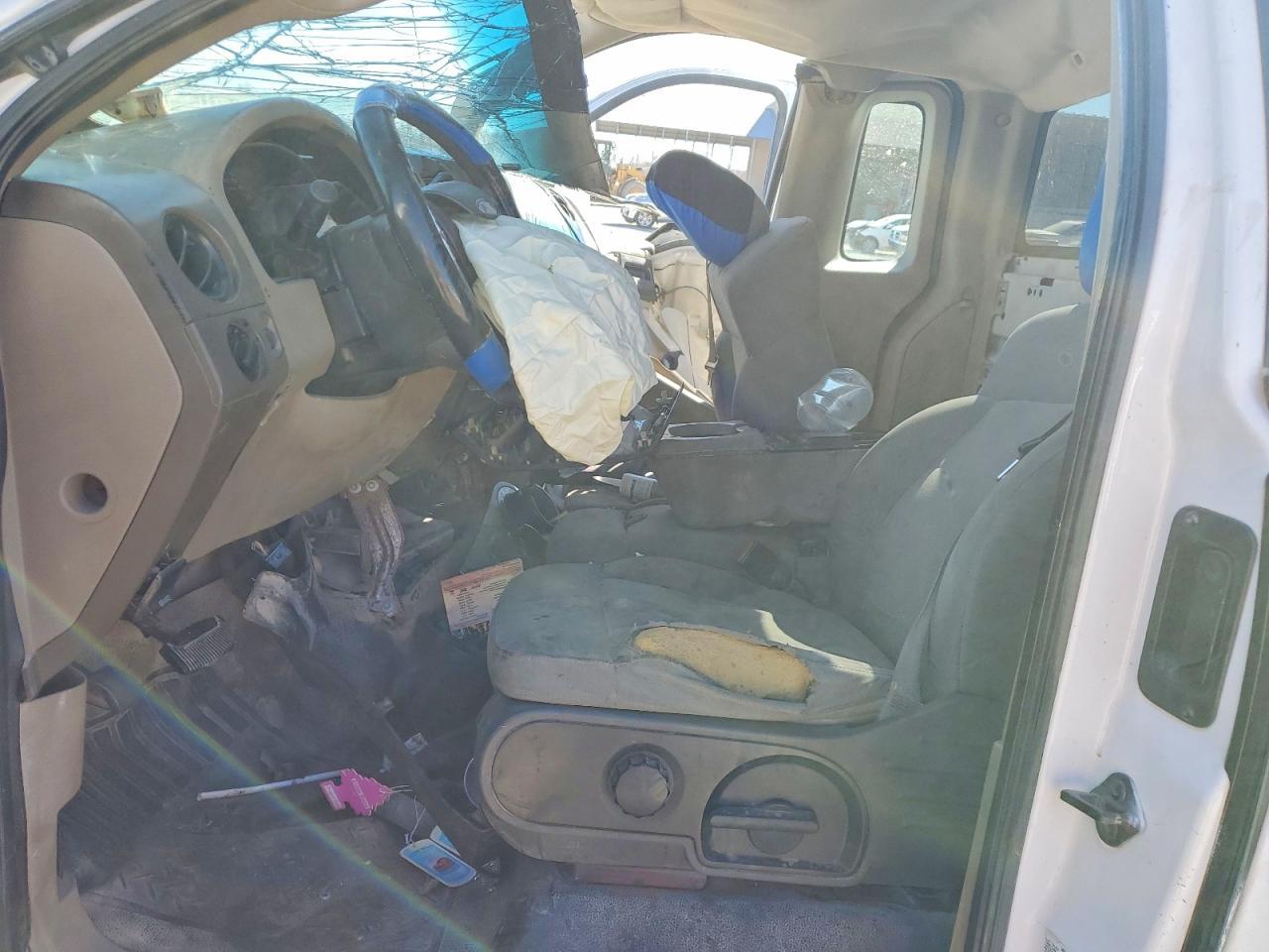 2004 Ford F150 - Image 7
