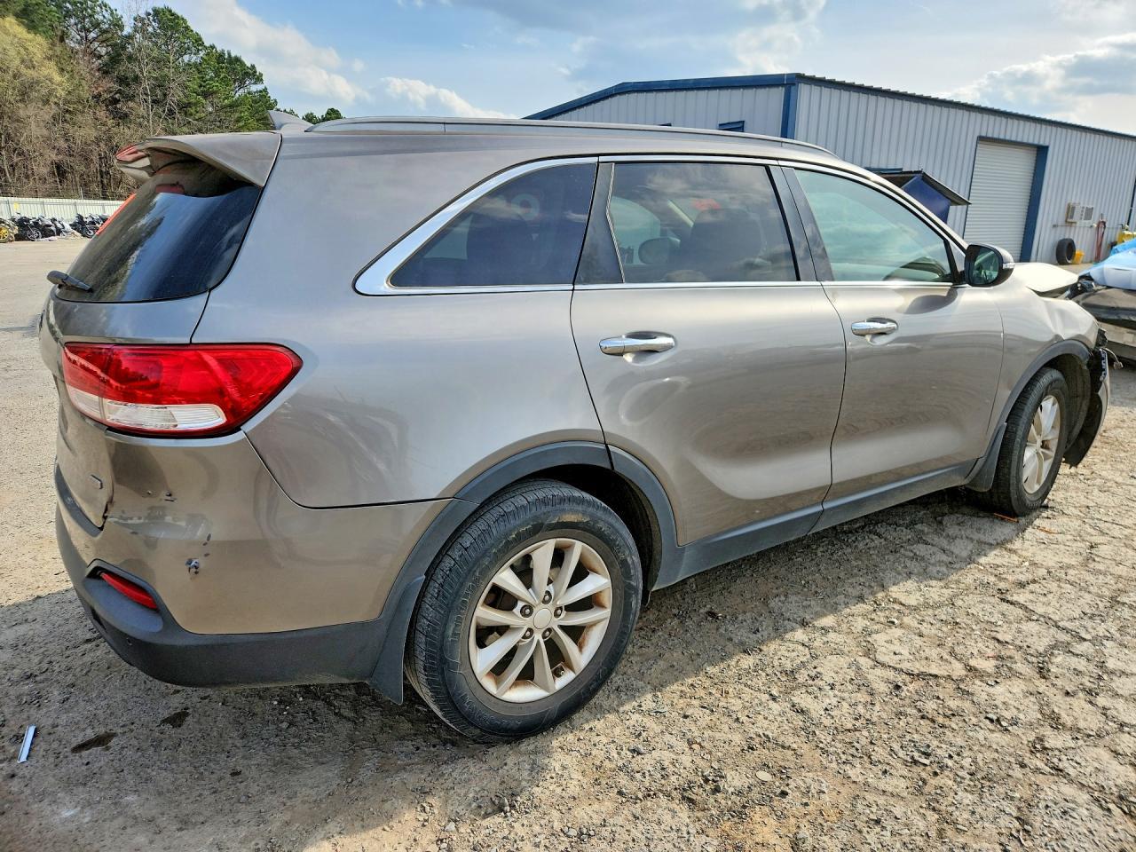 2016 Kia Sorento Lx - Image 3