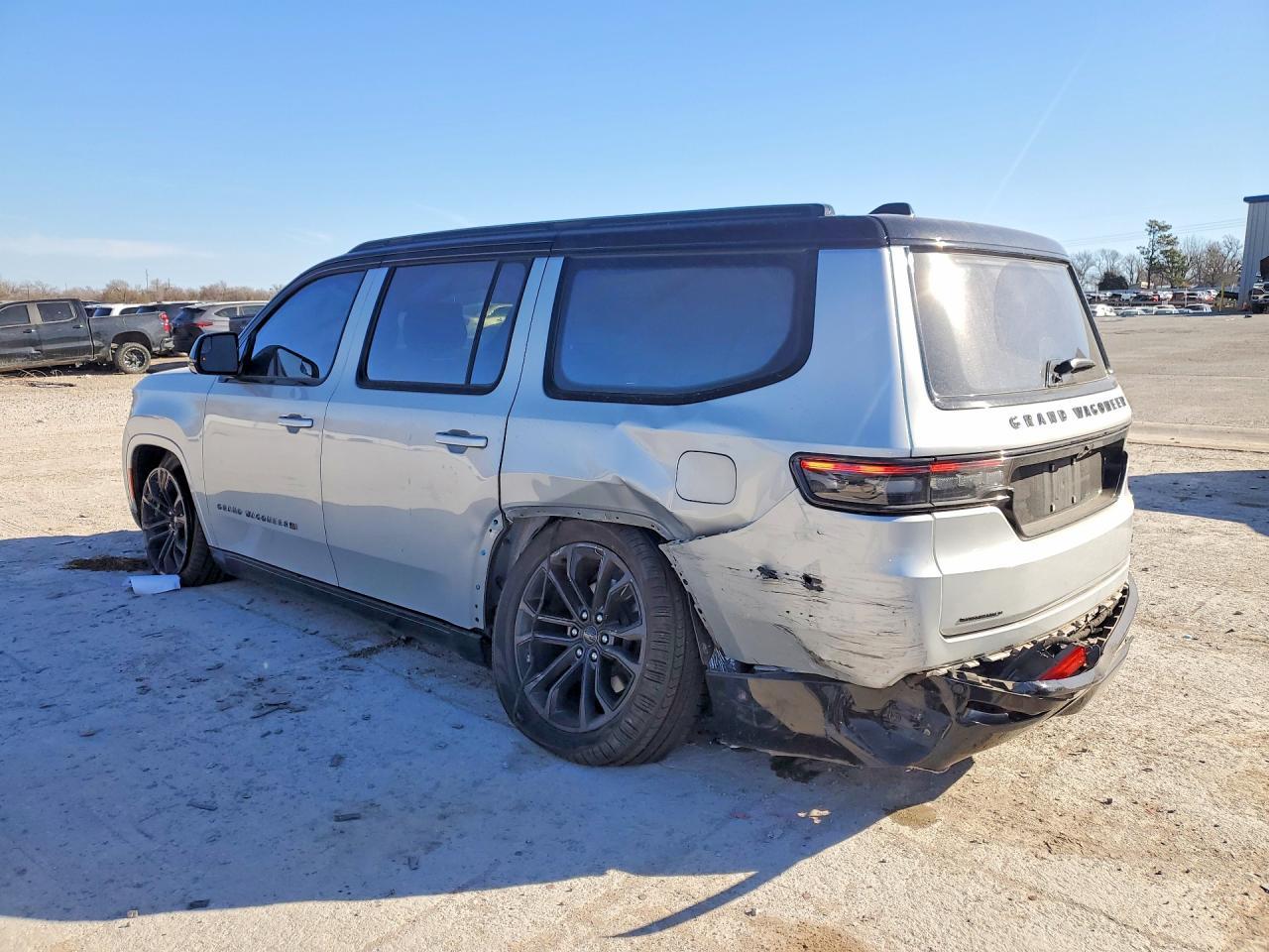 2023 Jeep Grand Wagoneer Series Ii - Image 2