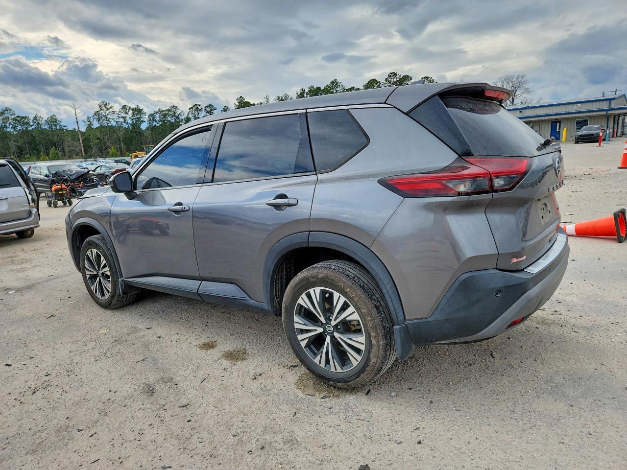 2021 Nissan Rogue Sv - Фото 2