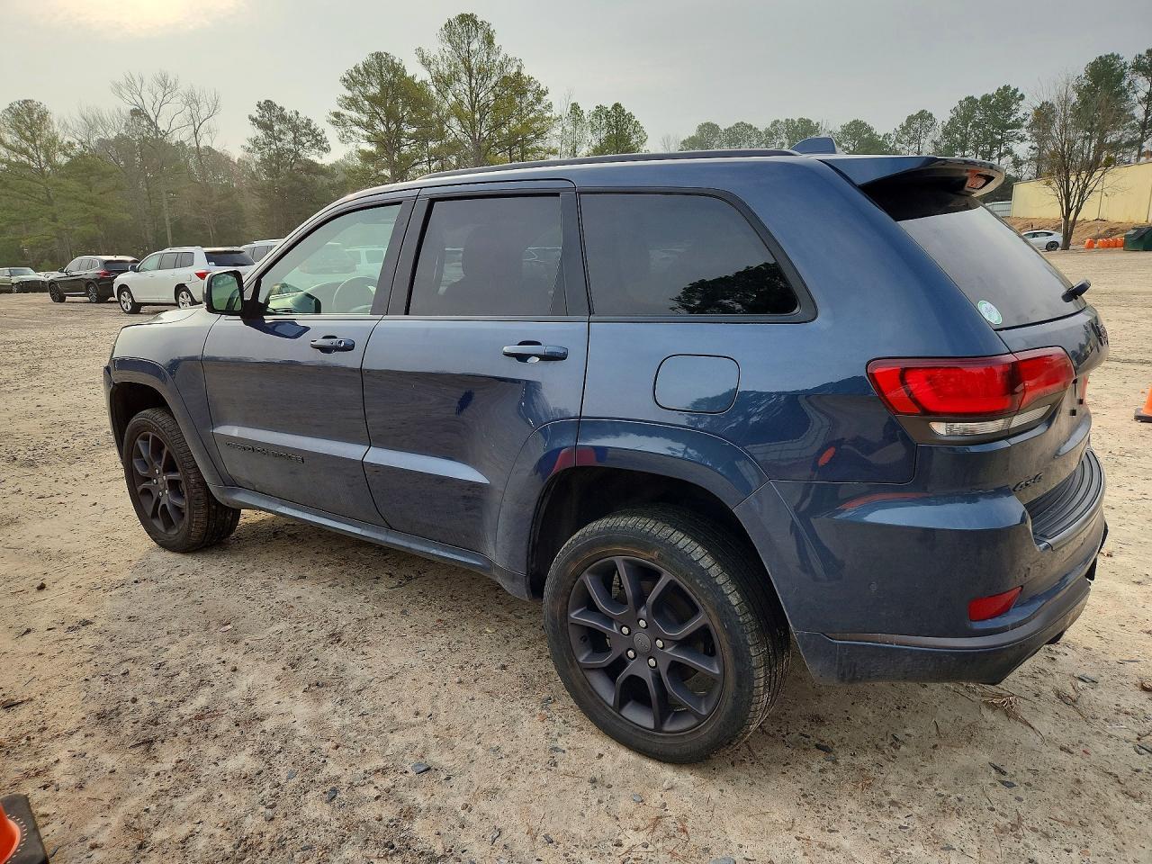 2021 Jeep Grand Cherokee Overland - Фото 2