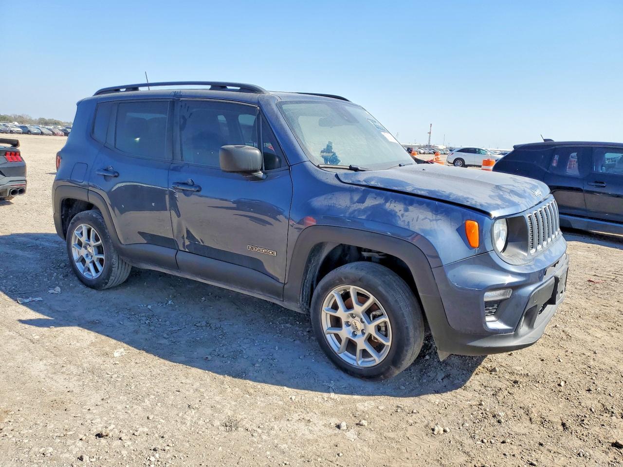 2022 Jeep Renegade Latitude - Image 4