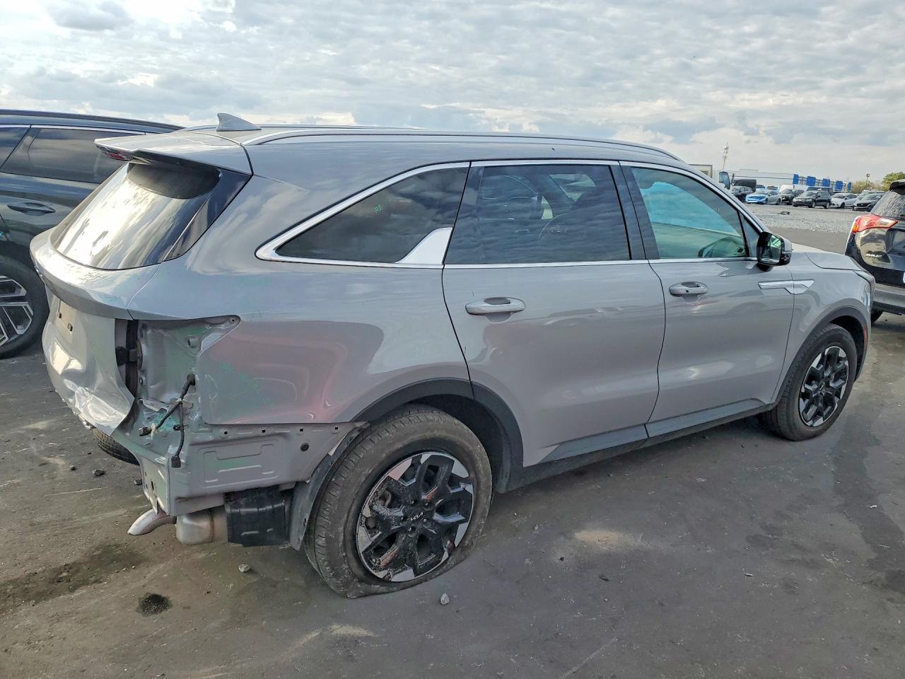 2025 Kia Sorento S - Фото 3
