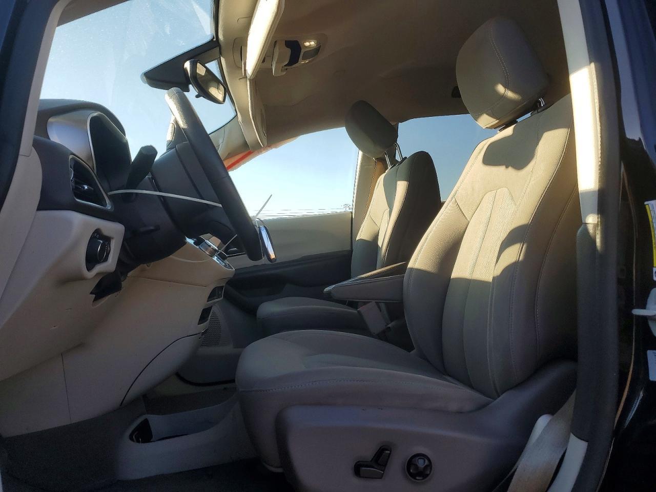 2017 Chrysler Pacifica Lx - Image 7