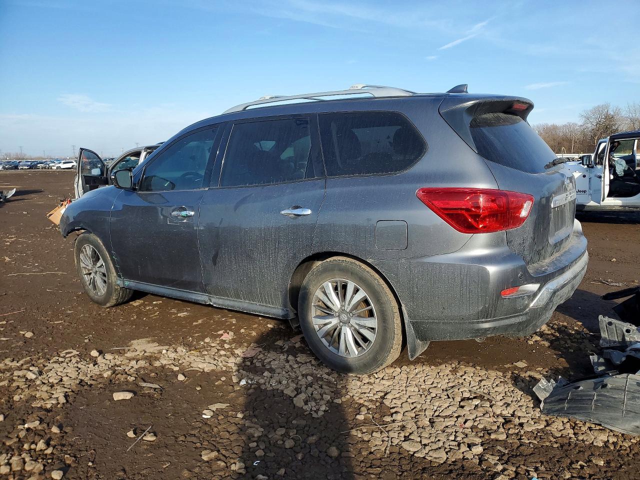 2019 Nissan Pathfinder S - Фото 2