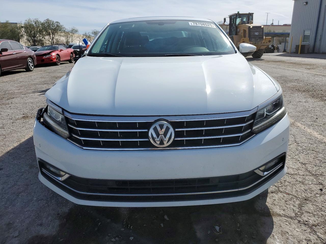 2017 Volkswagen Passat Se - Фото 5