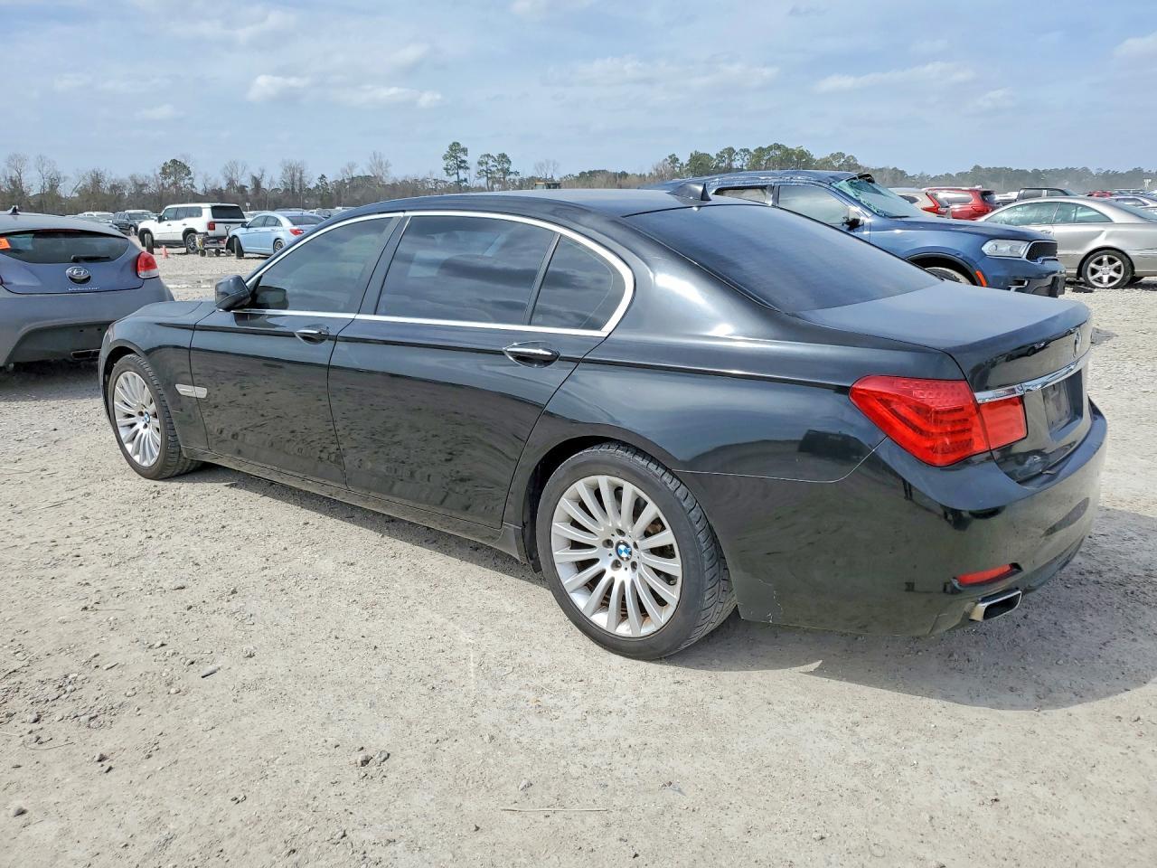 2010 BMW 750 Li - Фото 2