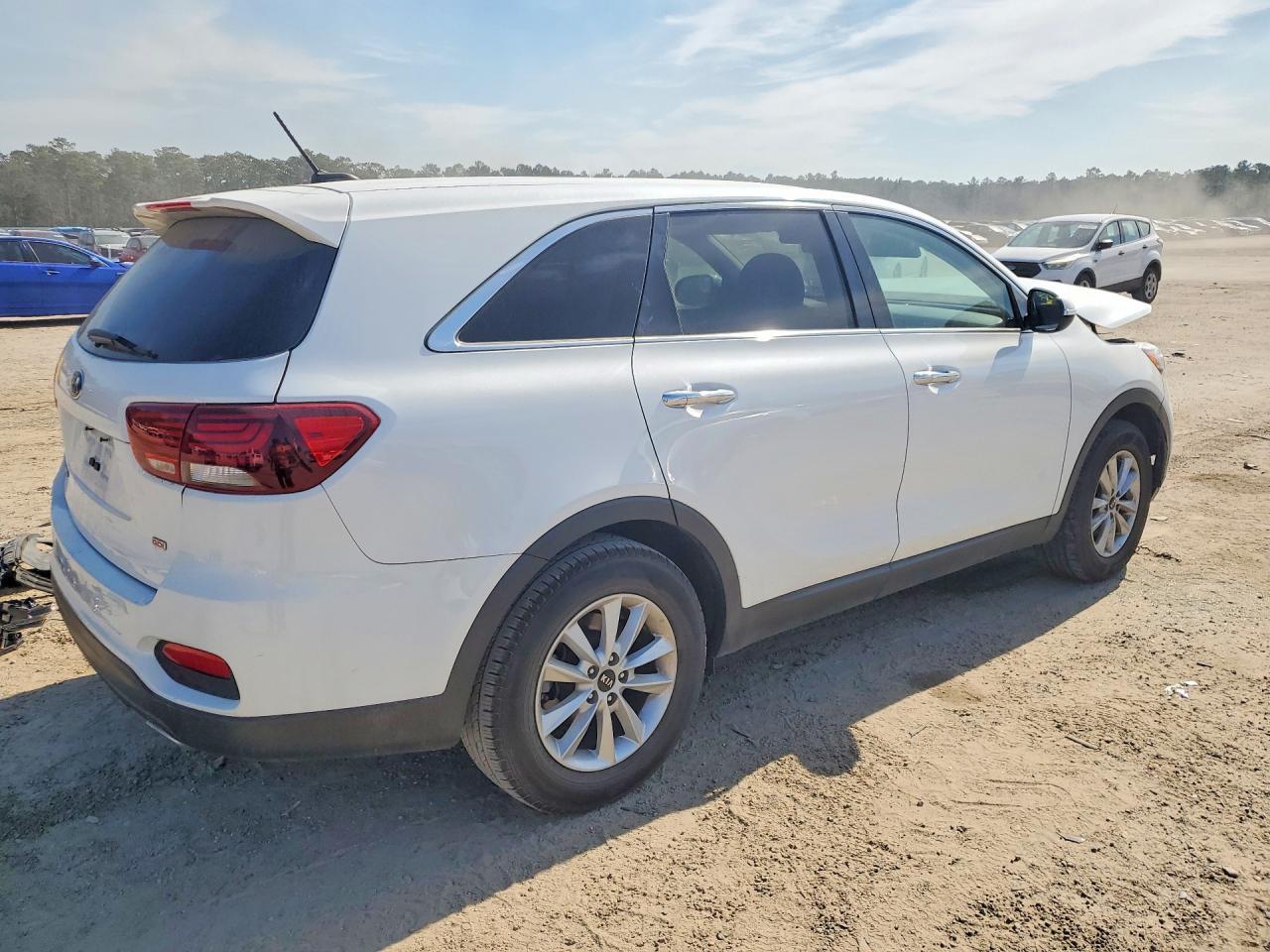2020 Kia Sorento L - Image 3