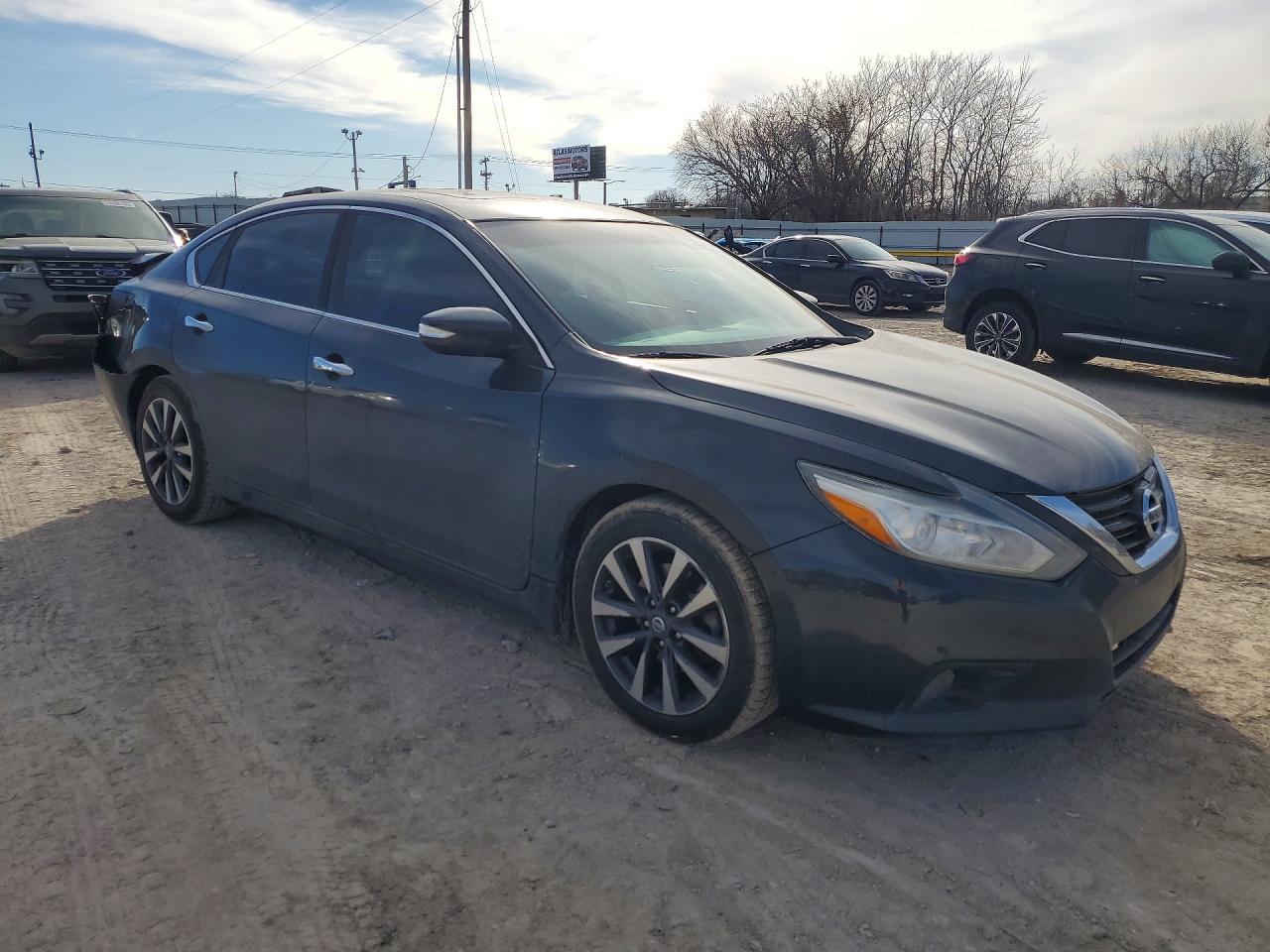 2016 Nissan Altima 2.5 - Image 4