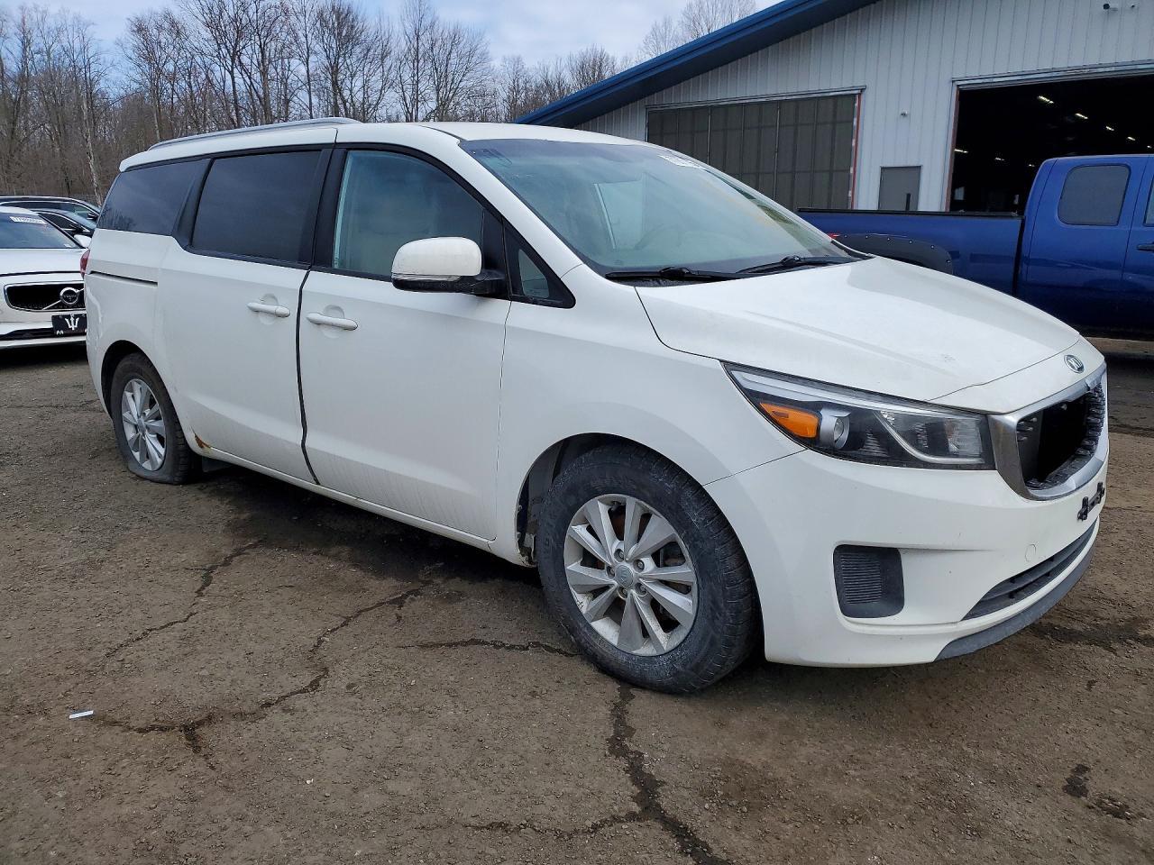 2016 Kia Sedona Lx - Image 4